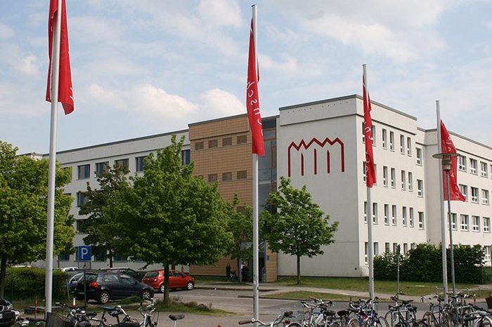 Das Foto zeigt das Gebäude der Hochschule Neubrandenburg